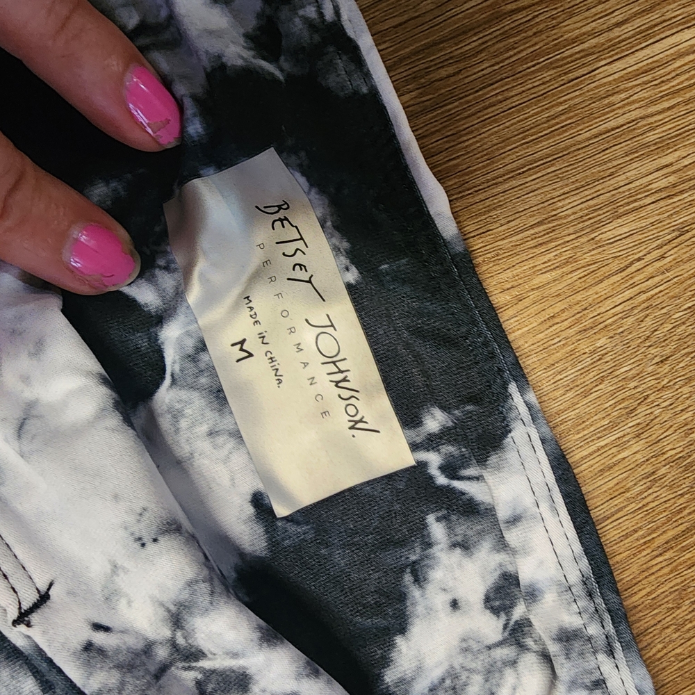Betsey Johnson Black and White Tie-Dye Leggings - Picture 5 of 5